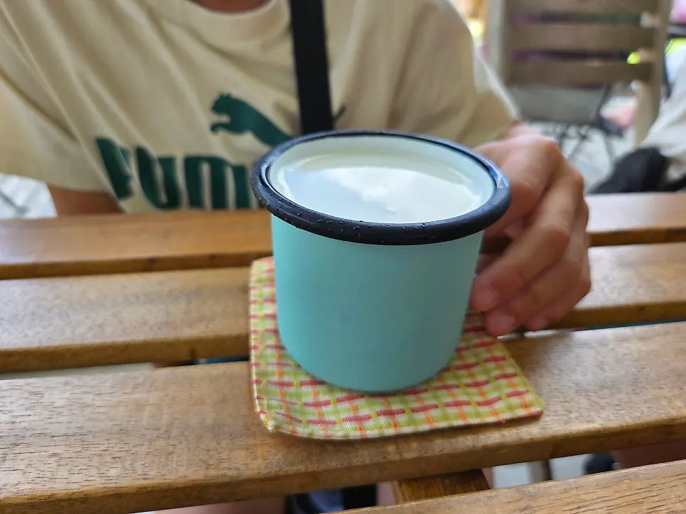 Sisup strawberry latte and milk