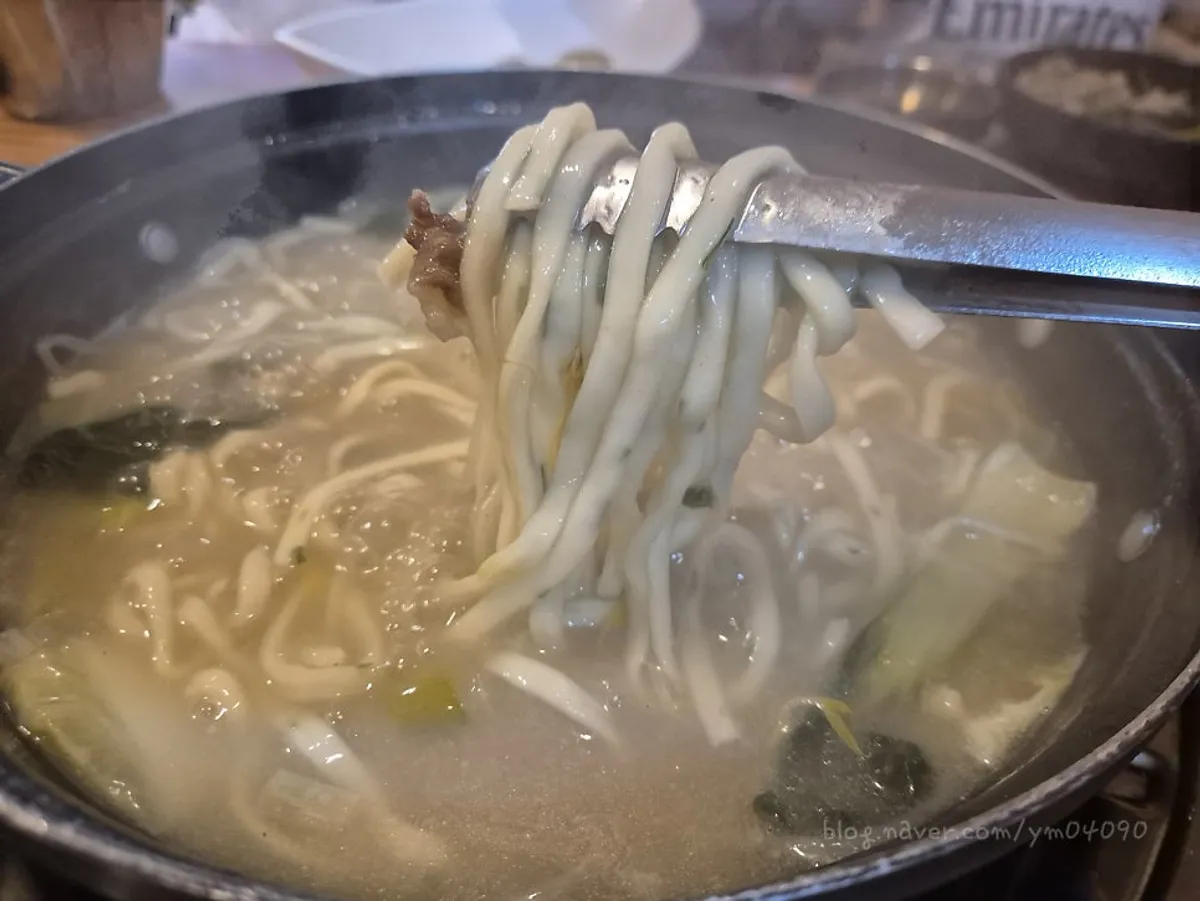 송담칼국수 대표 음식 상차림