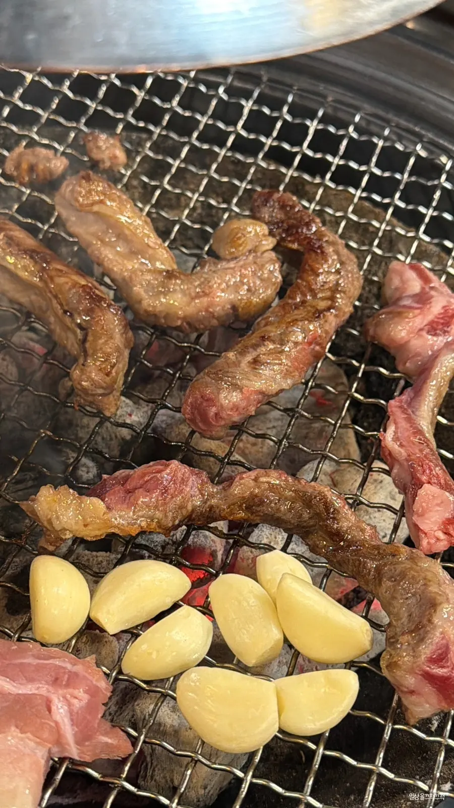 Raw chilled charcoal-grilled pork belly