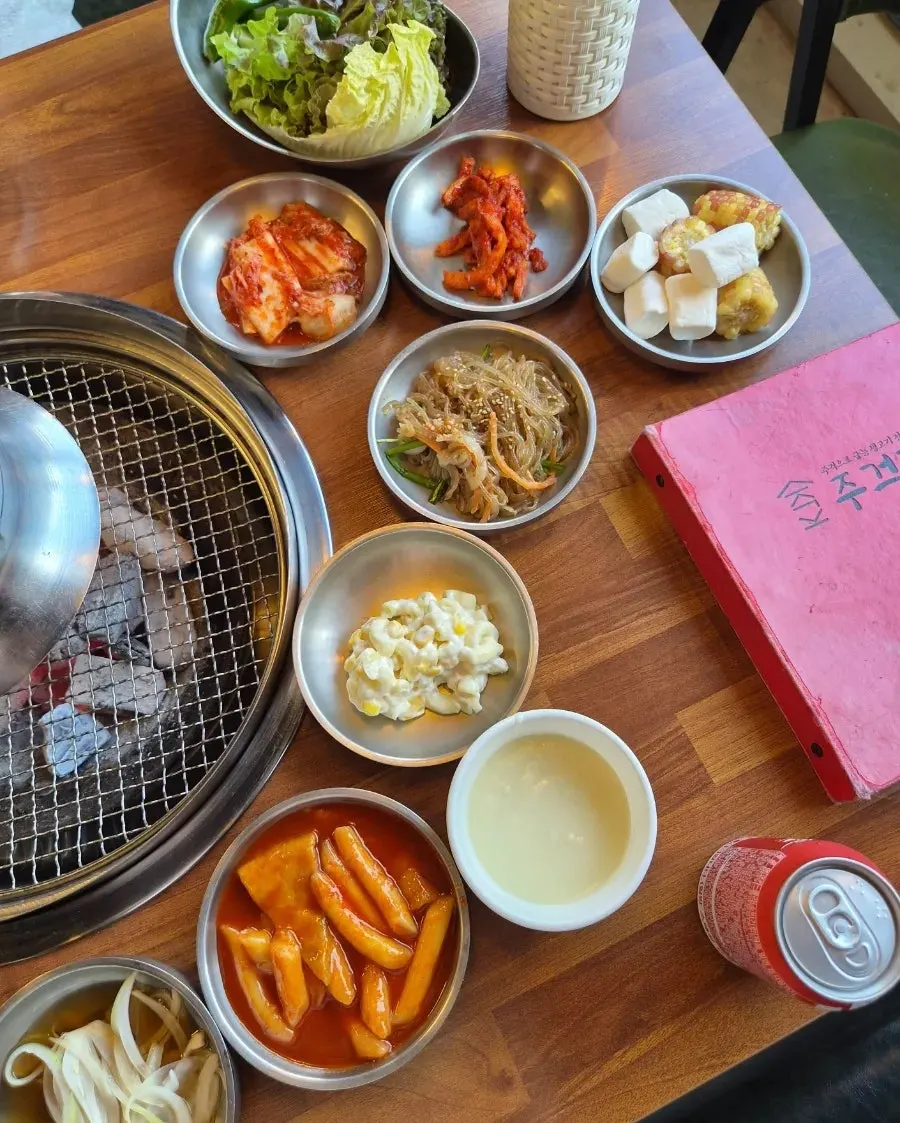 숯불생삼겹 주문 상차림