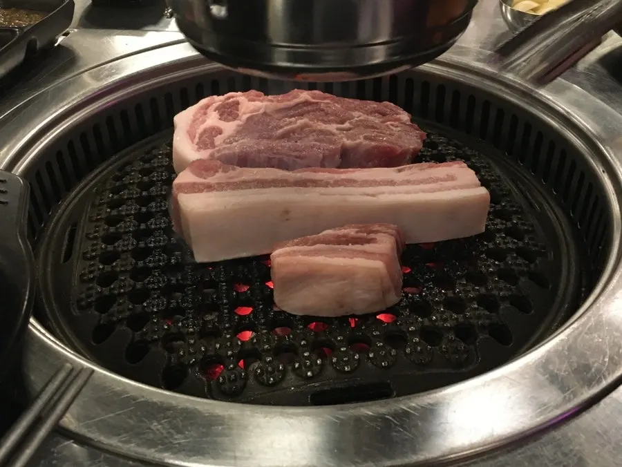 함초자염과 방아 아몬드 된장소스 등 세 가지 소스