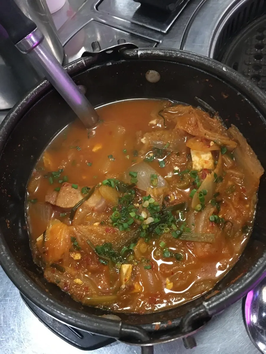 고기 주문 시 무료로 나오는 김치찌개