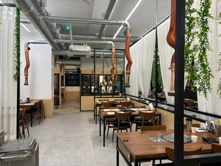 Spacious, neatly arranged interior of Ihwajeong Charcoal-Grilled Pork Galbi