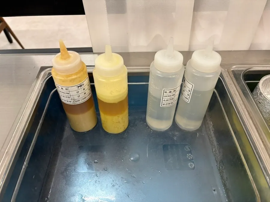 Self-bar with mustard and vinegar for cold noodles
