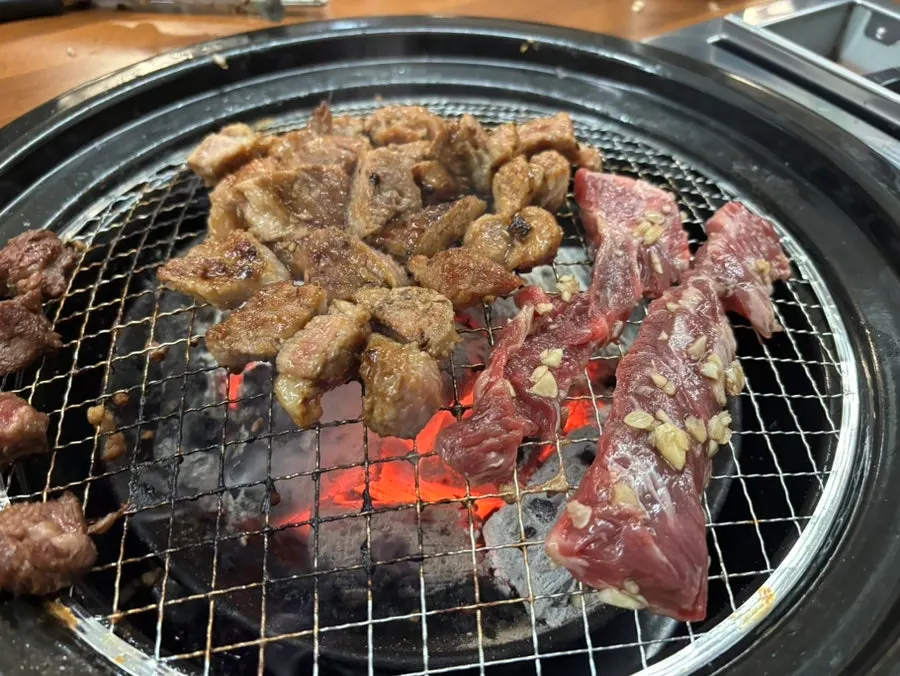 Beef galbisal and garlic grilling over charcoal