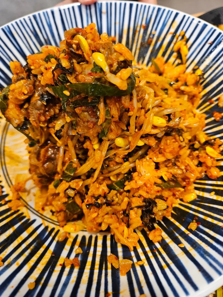 Cockle bibimbap mixed with soy sauce dressing