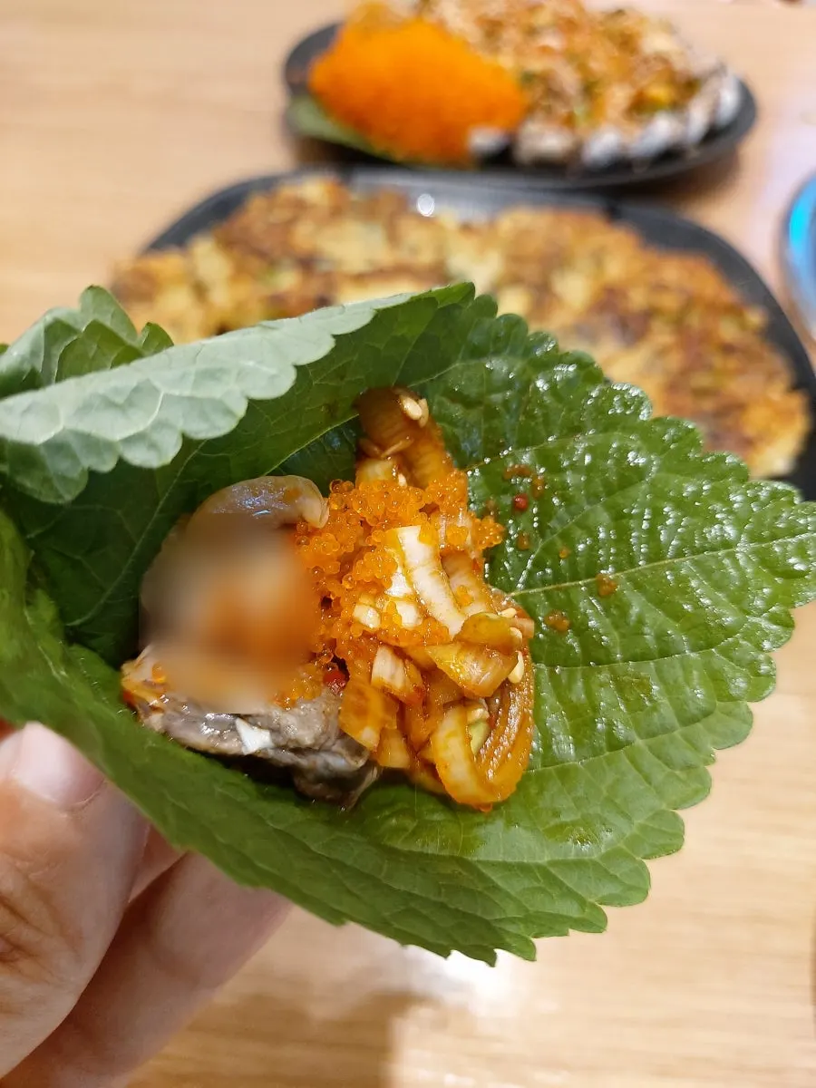 깻잎에 싸 먹는 양념꼬막 한 쌈