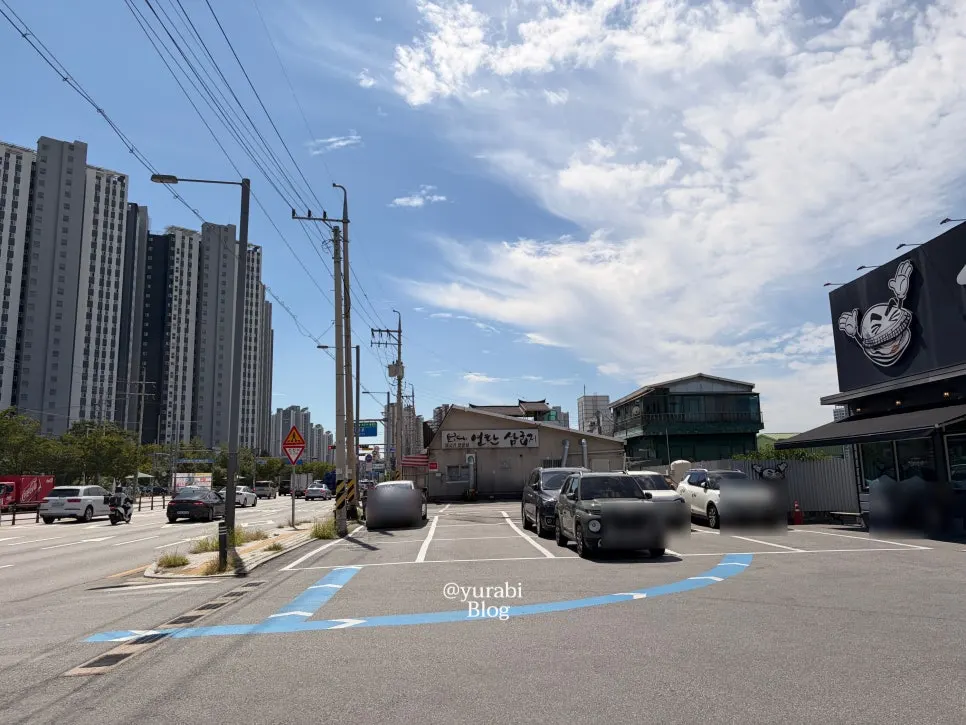 꼬막만세 매장 앞 무료 주차장
