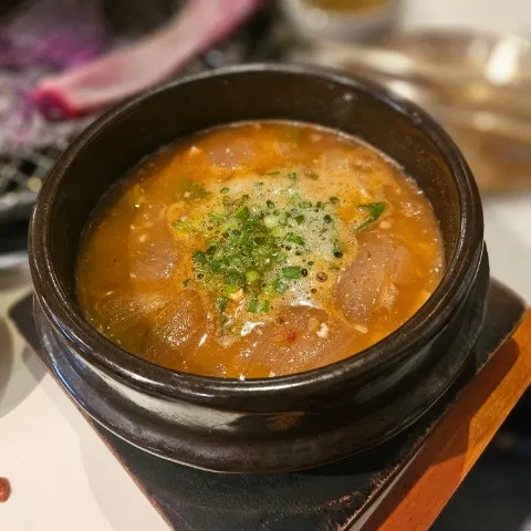 A bite combining raw meat and bibim makguksu