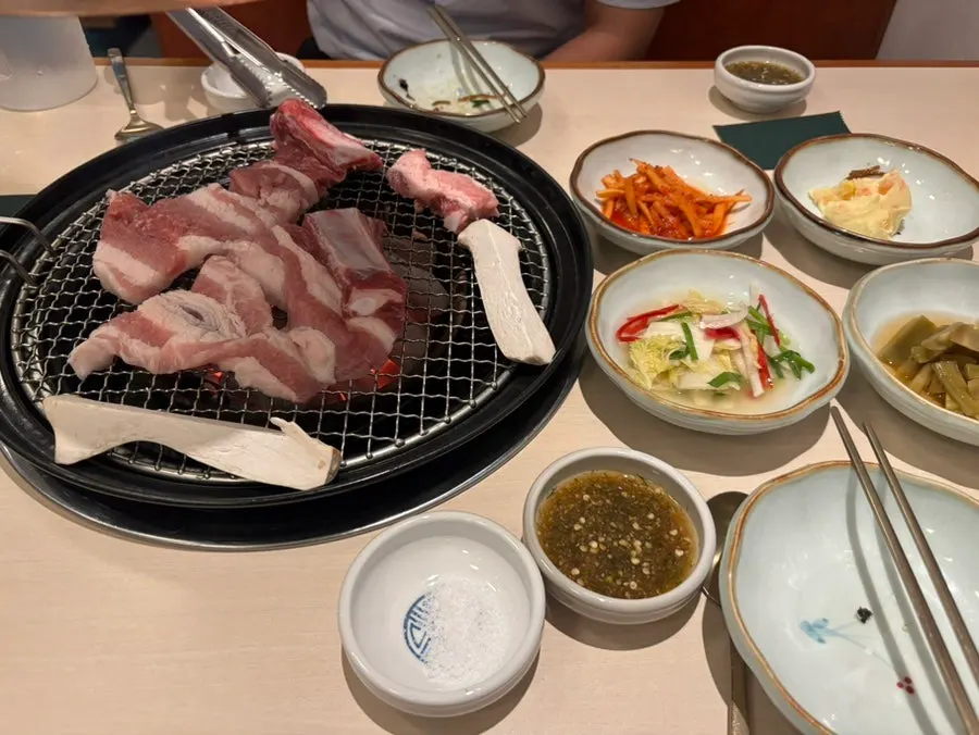 Jirisan black pork raw galbi grilling over charcoal