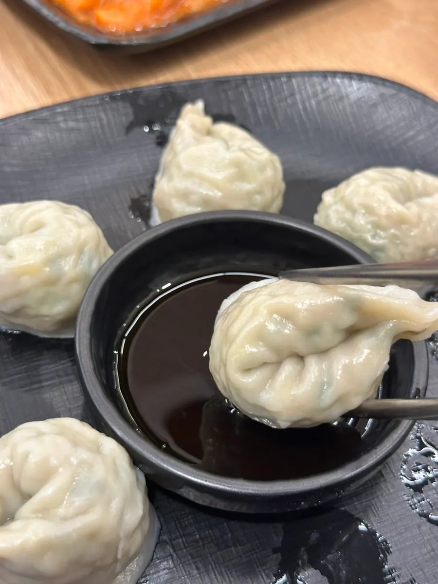 Leaf-shaped cockle dumplings with soy sauce
