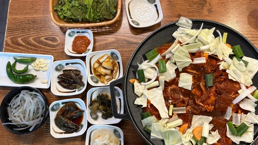 Full spread of the gochujang jumulleok for two