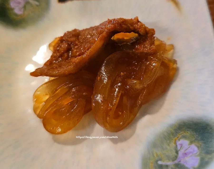 Sauce-soaked flat glass noodles and jumulleok meat