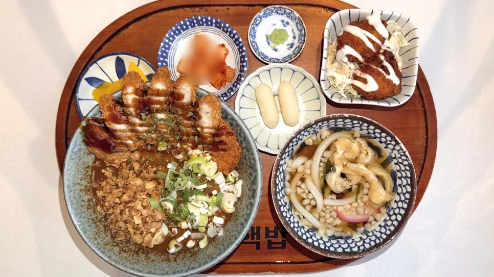 The spicy pork rice bowl mixed together