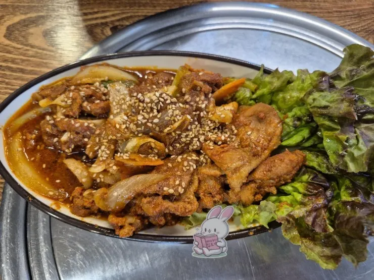Close-up of stir-fried duck jumulleok