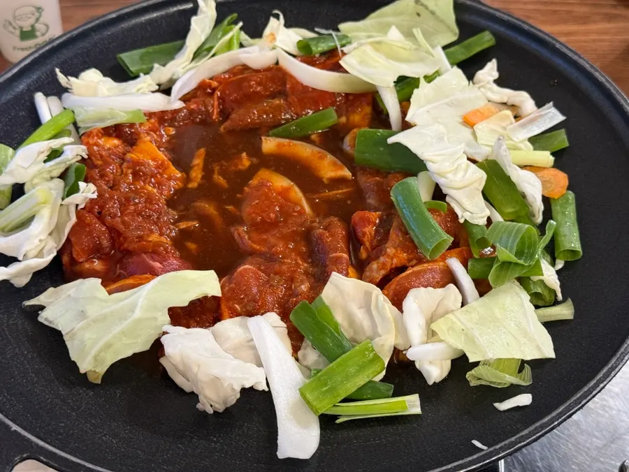 Table spread with two servings of jumulleok at Pyeongtaek Jumulleok