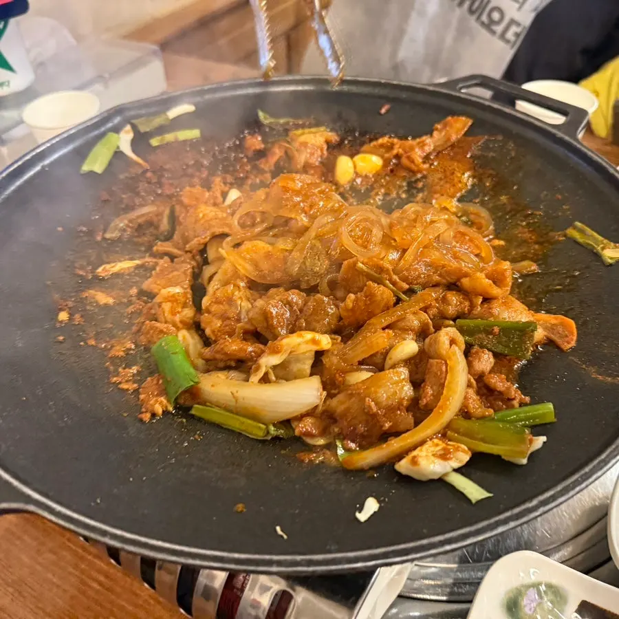 Close-up of marinated jumulleok meat