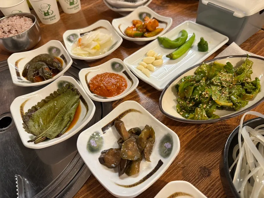 Table set with jumulleok
