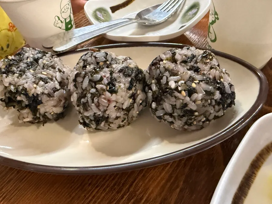 Carefully made basic side dishes at Pyeongtaek Jumulleok