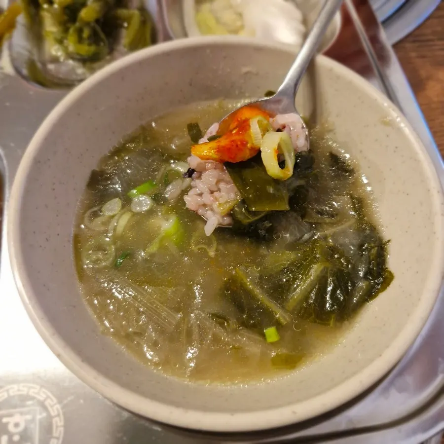 혼밥정식에 함께 나온 해장국