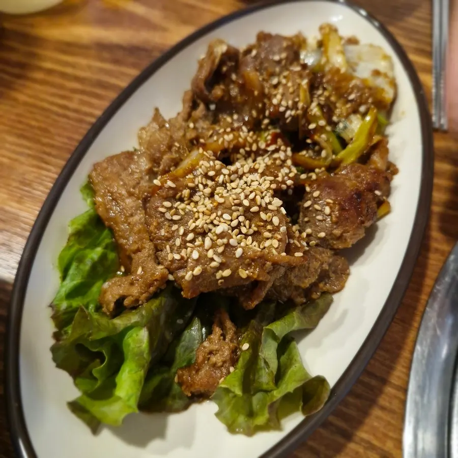 간장주물럭과 비빔냉면 한 상