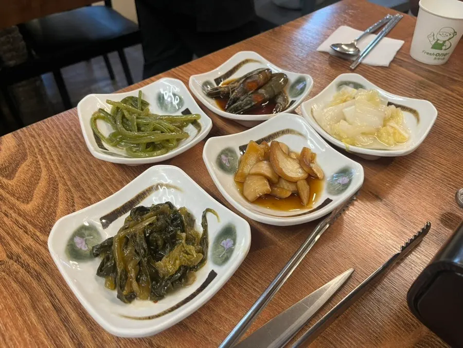 태블릿 주문 화면과 메뉴 구성