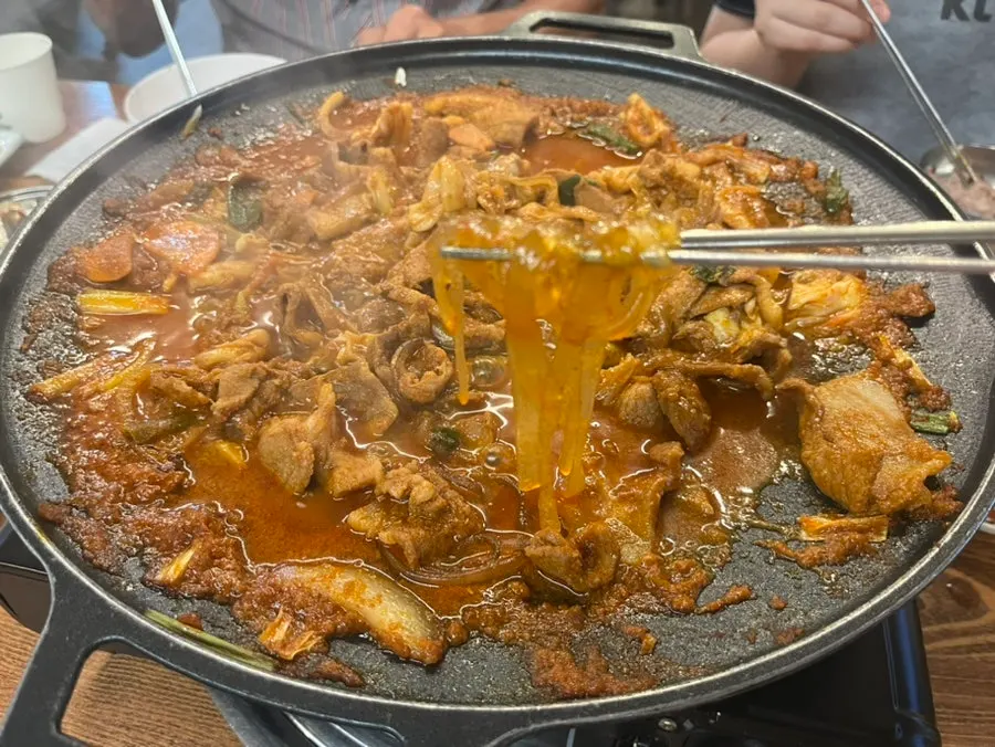 살코기와 지방 비율이 좋은 주물럭 고기