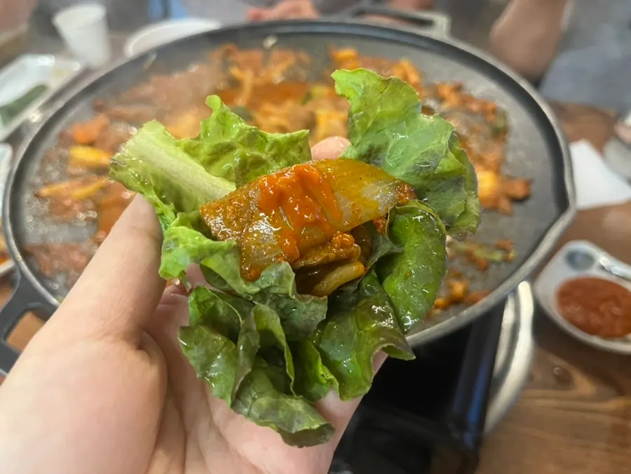 고기와 당면을 함께 담은 접시