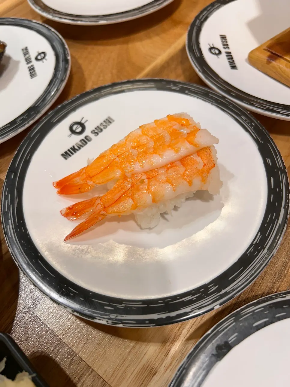 날치알이 듬뿍 올라간 마끼