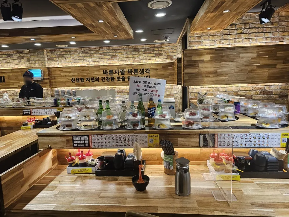Sushi plates rotating on the conveyor belt