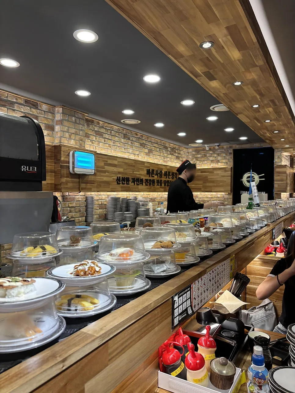 Counter seats and sushi conveyor belt at Mikado Sushi Pyeongtaek Station Branch