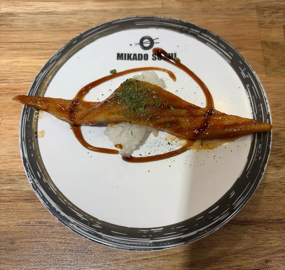 A plate of yukhoe (raw beef) sushi