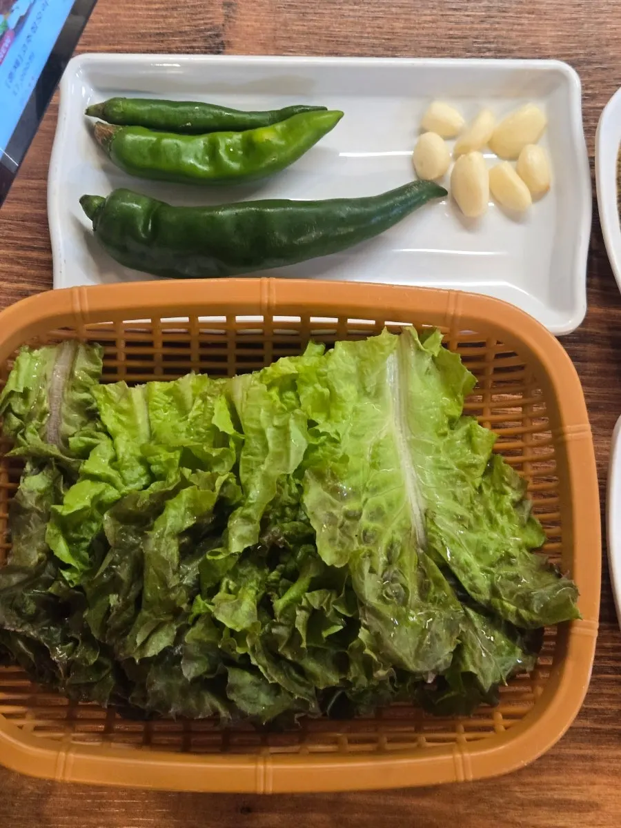 새우장과 쌈채소 기본 반찬