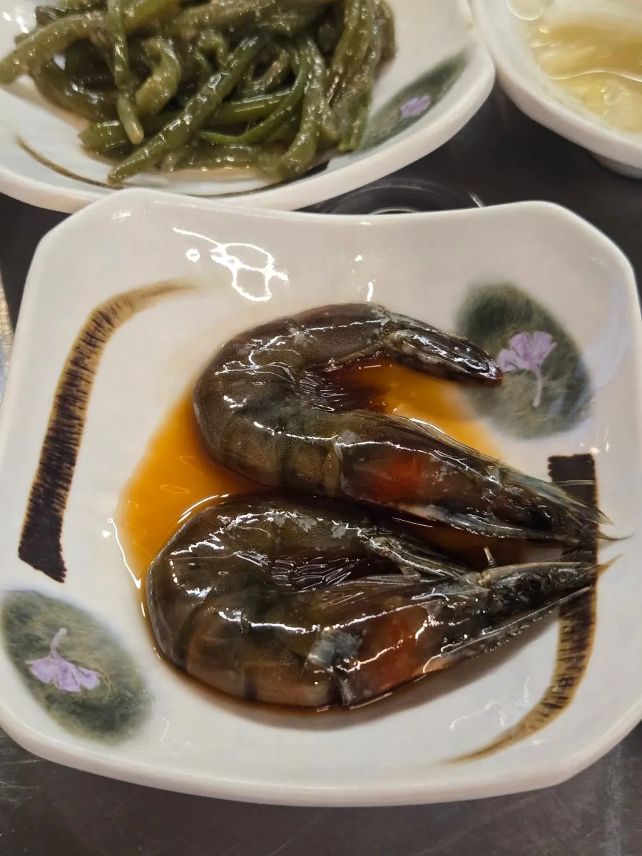 콩나물무침과 백김치 반찬