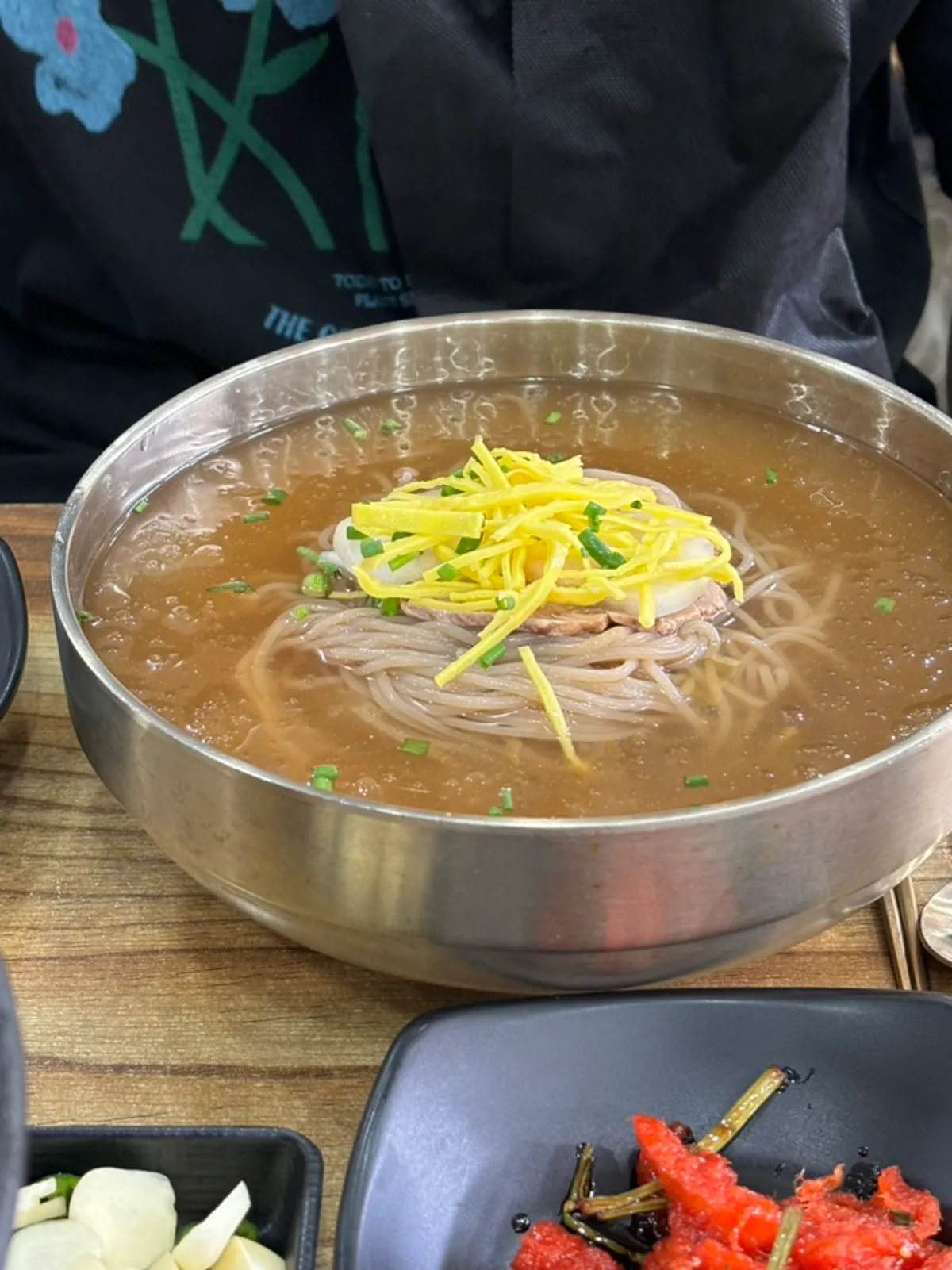 A generously sized bowl of Seoul Myeonok's pyongyang naengmyeon