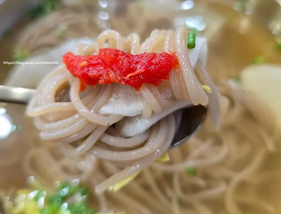 평양냉면과 명태회무침 조합