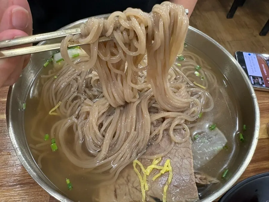 Clear pyongyang naengmyeon broth and noodles