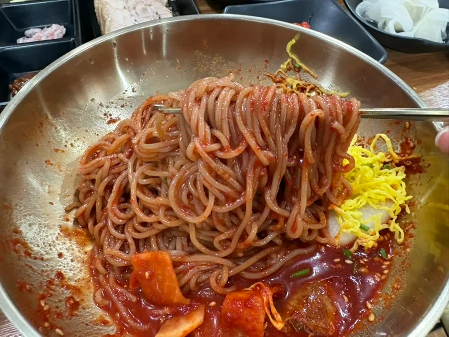 Bibim naengmyeon noodles mixed with sauce