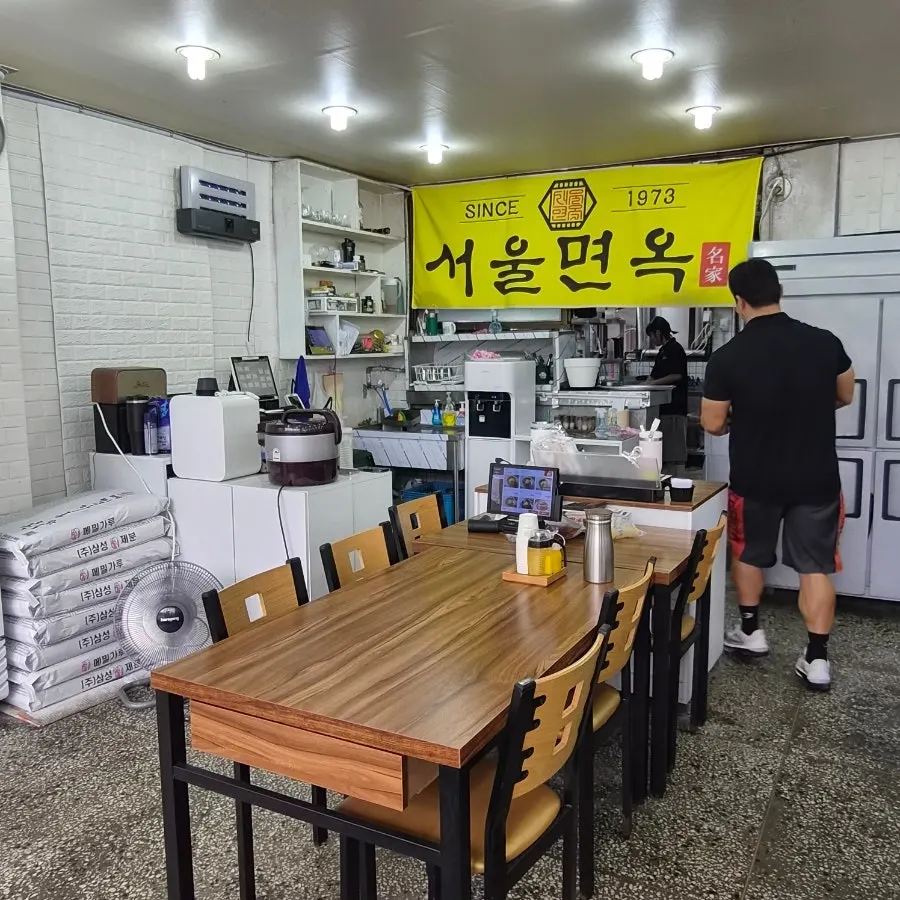 테이블마다 놓인 태블릿 주문기