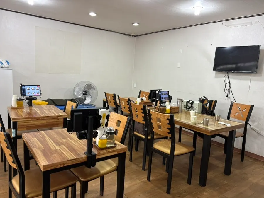 좌석이 넉넉한 서울면옥 매장 내부