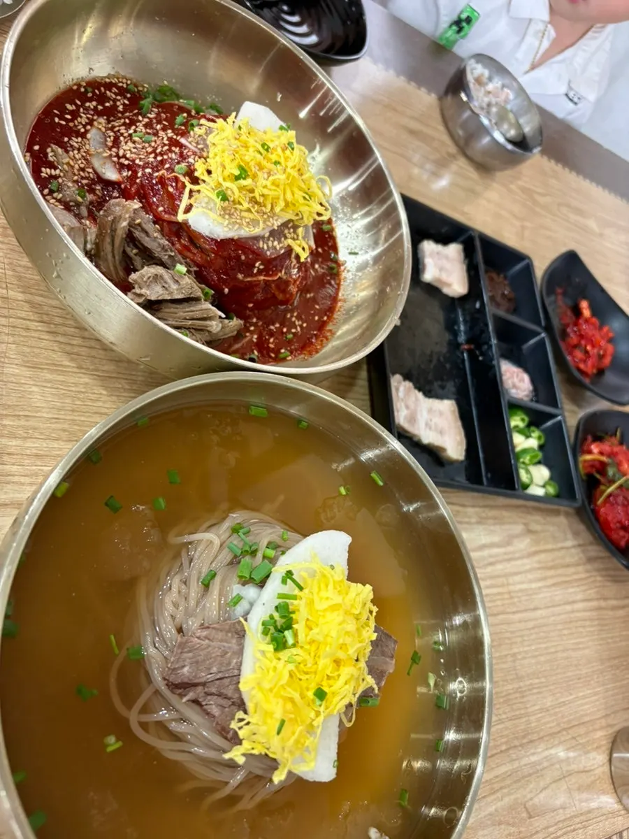 살얼음 동동 뜬 평양냉면 육수