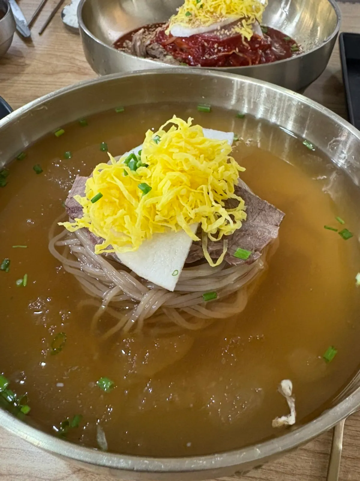 지단과 배, 편육이 올라간 서울면옥 평양냉면