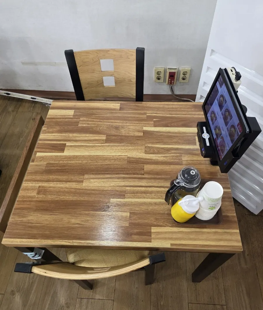 서울면옥 홀의 2인·4인 테이블