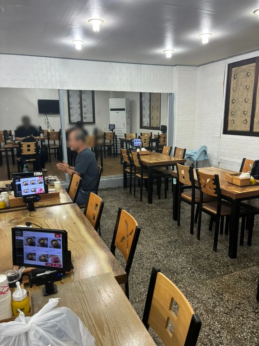 Neatly arranged tables inside Seoul Myeonok