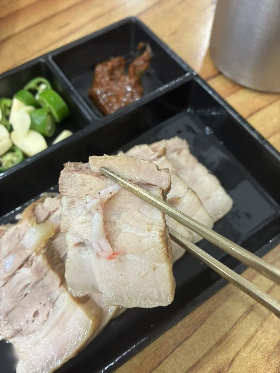 Pork belly suyuk sliced to a nice thickness