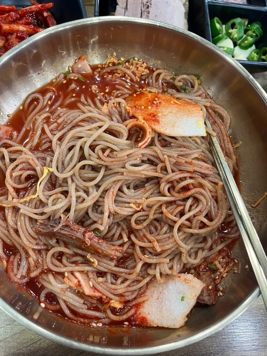 거의 비운 서울면옥 냉면 그릇