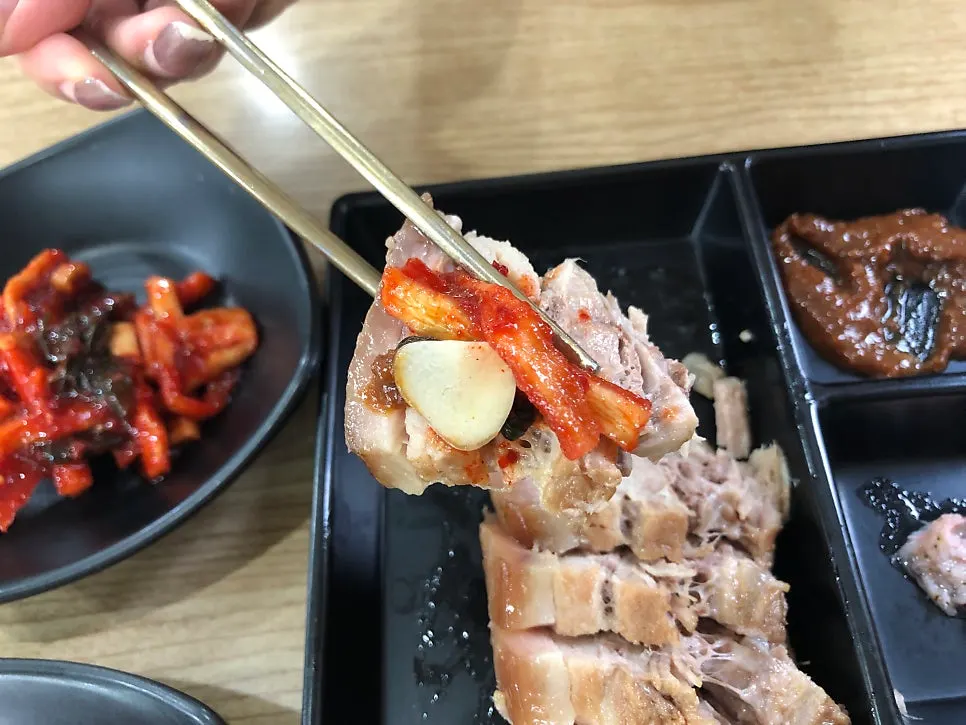 Myeongtaehoe-muchim and dried radish side dishes