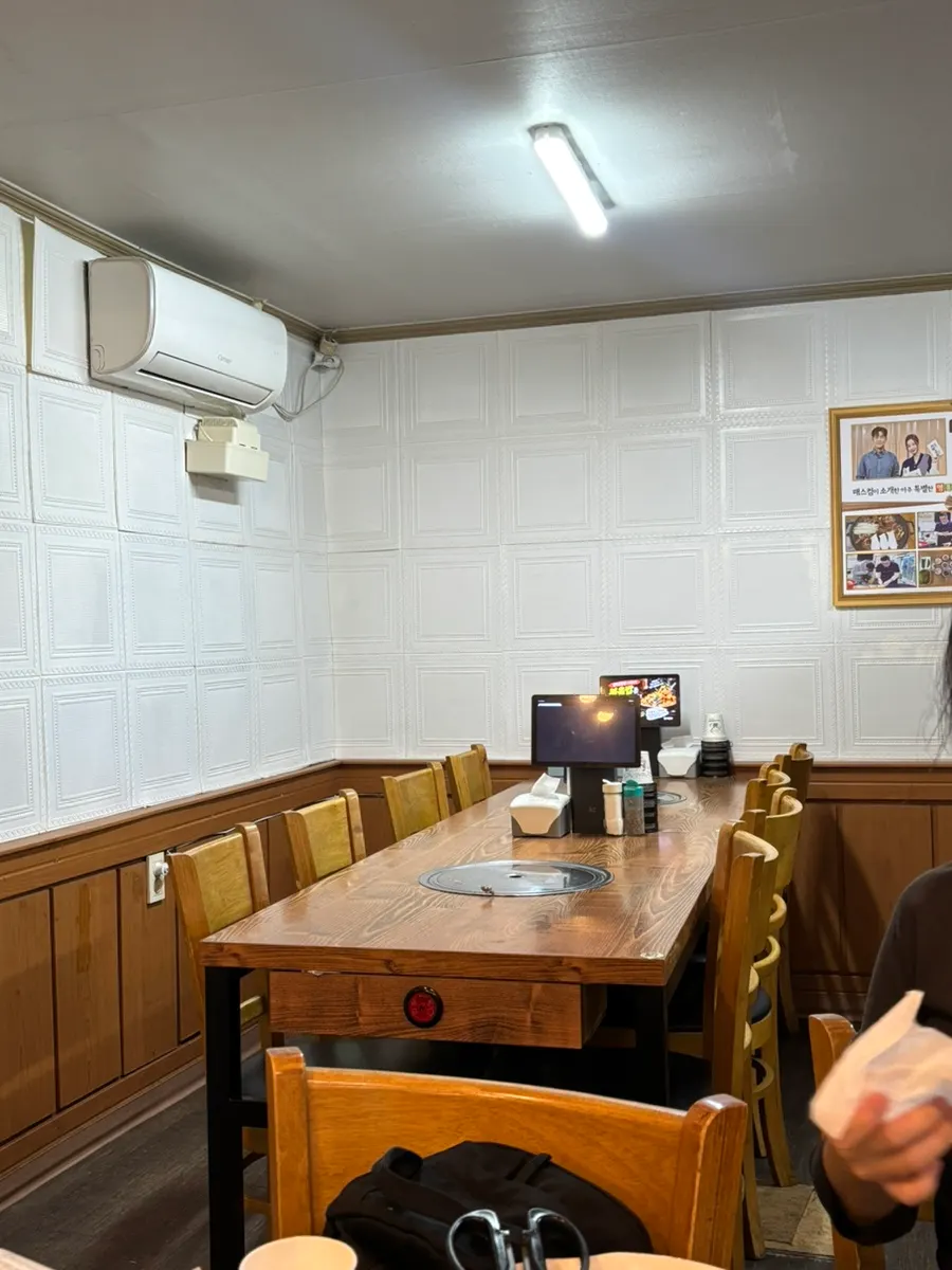 삼겹살과 된장찌개, 공깃밥 한 상