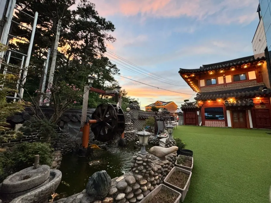 Hanok-style exterior of Suksudaega
