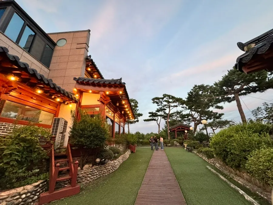 Suksudaega exterior with garden
